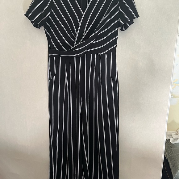 Classic pinstripes cropped Jumpsuit - Picture 4 of 5